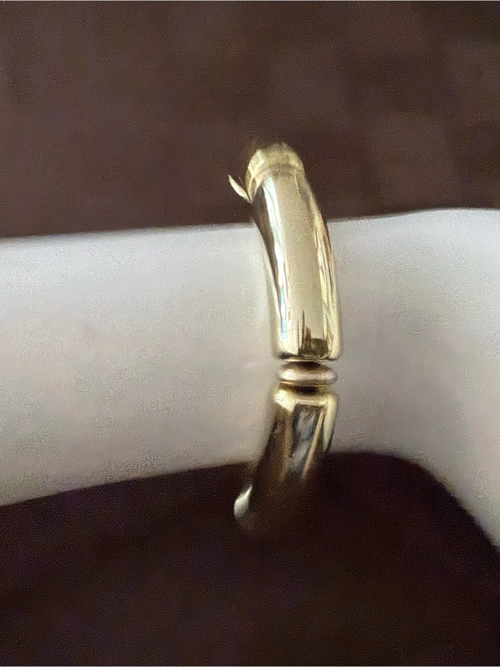 Modern Gold Tone Acrylic
Curved Tube Bead Stretch
Bracelet